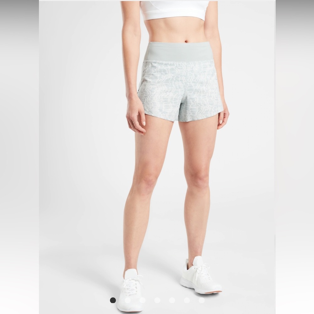 Athleta printed Run with It 3.5” shorts